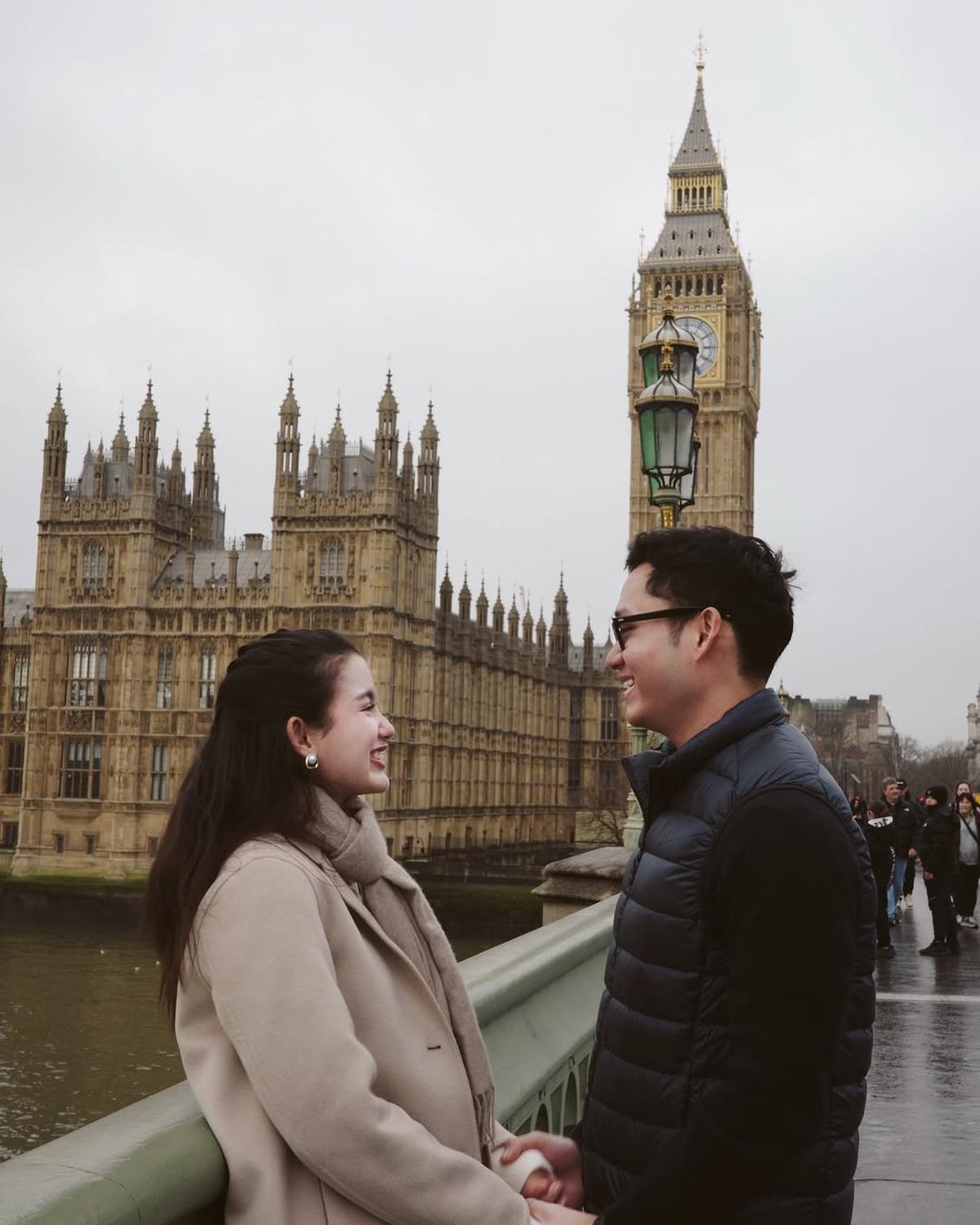 Kenakan Kerudung Saat Liburan di Paris, Sarah Menzel Didoakan Segera Mualaf