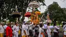 Melasti adalah ritual ibadah penyucian diri yang dilaksanakan satu tahun sekali sebelum umat Hindu menyambut Tahun Baru Saka. (JUNI KRISWANTO/AFP)