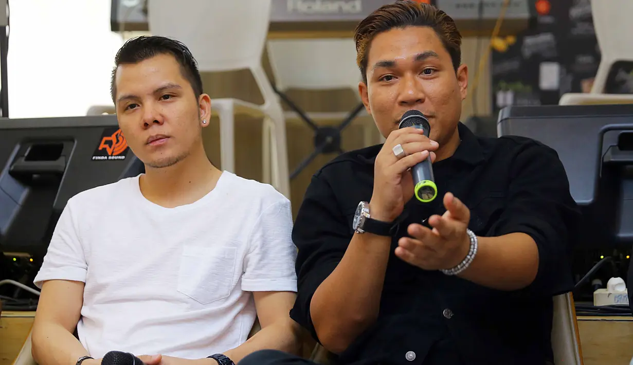 "Menyenangkan, kita berangkat memang dari bawah banget. Komplit rasanya karena semua kerja keras, semua air mata, peluh, berbuah manis," kata Rizal di KFC Kemang, Jakarta Selatan, Jumat (28/7).  (Nurwahyunan/Bintang.com)