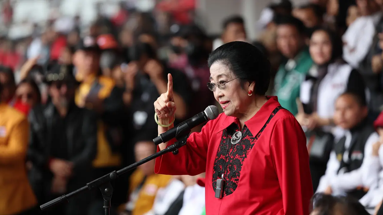 Ketua Umum PDIP Megawati Soekarnoputri di acara kampanye akbar Ganjar-Mahfud bertajuk Konser Salam Metal di Stadion Utama Gelora Bung Karno (GBK), Jakarta, Sabtu (3/2/2024). (Liputan6.com/Ady Anugrahadi)