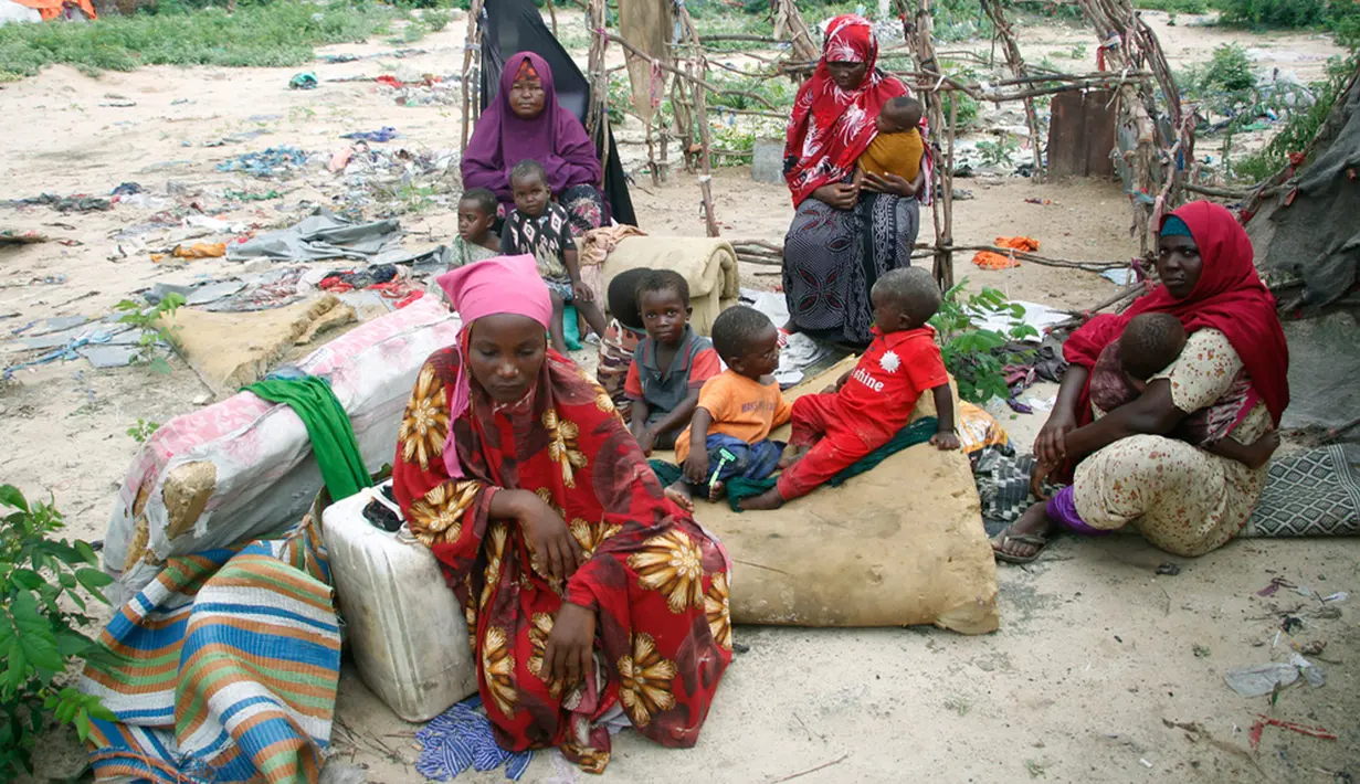Kehidupan dari 1,6 juta orang di Somalia bisa terganggu oleh banjir selama musim hujan yang berlangsung hingga Desember, dengan 1,5 juga hektare tanah pertanian berpotensi ikut mengalami kerusakan, kata lembaga tersebut. (AP Photo/Farah Abdi Warsameh)