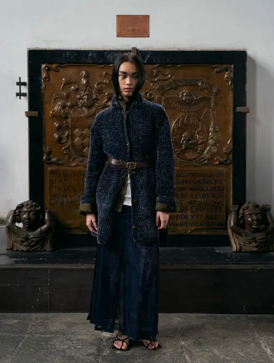 Warna-warna yang digunakan pun hangat dan menenangkan. Ada army green, pink marsala, hitam, silver, cream, beige, baby blue, navy, hingga tosca. Kombinasi ini menciptakan nuansa elegan, pas untuk musim dingin namun tetap versatile. [Dok/Sapto Djojokartiko].