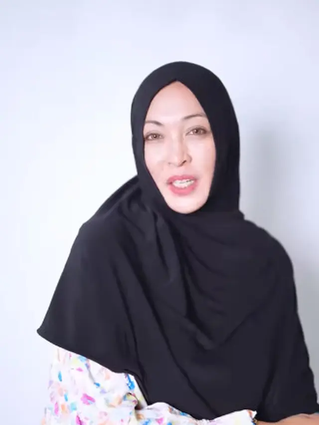 Kini Hafal 15 Juz Al-Quran, Ini 6 Potret Gaya Hijab Angelina Sondakh  
