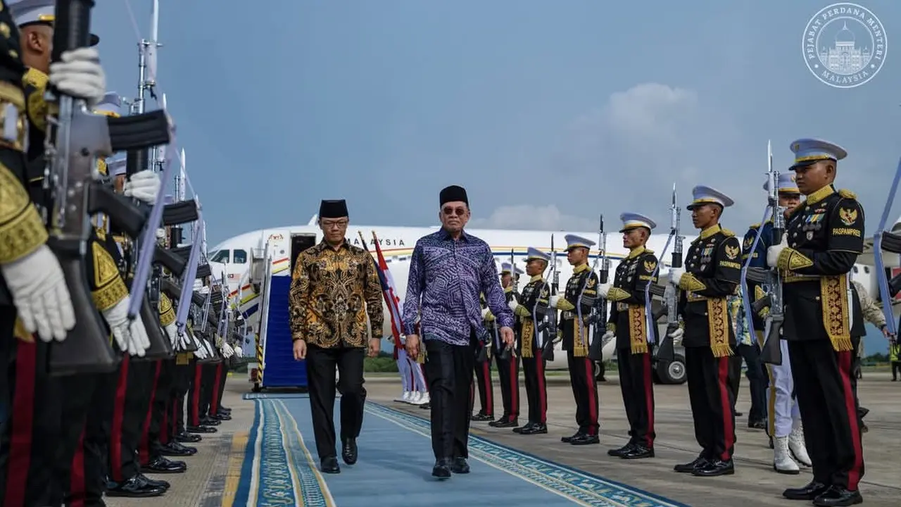 Perdana Menteri Malaysia, Anwar Ibrahim tiba di Jakarta