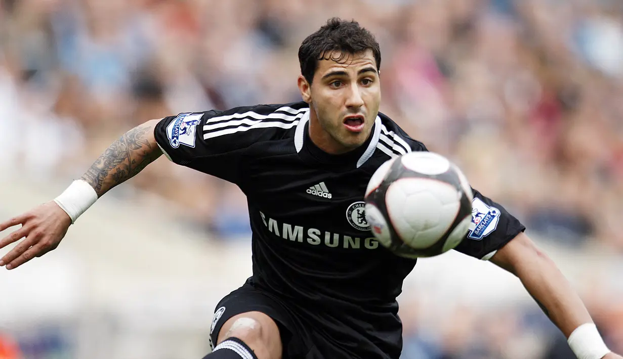 Ricardo Quaresma gagal memberikan permainan terbaiknya saat menjadi pemain pinjaman di Chelsea pada tahun 2009. Oleh sebab itu, ia tercatat hanya bermain sebanyak lima pertandingan sebelum akhirnya dipulangkan semusim berselang. (AFP/Paul Ellis)