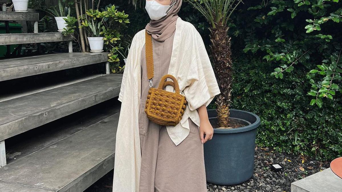 Mix and Match Gamis dengan Outer Kimono, 7 Ide Tampil Modis &amp; Anggun di Acara Formal hingga Kasual