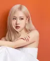 Rose BLACKPINK didapuk menjadi wajah dari brand kecantikan Sulwhasoo. Kehadirannya menggantikan Song Hye Kyo yang sebelumnya menjalin kerja sama cukup lama dengan Amore Pacific. (Foto: Sulwhasoo)
