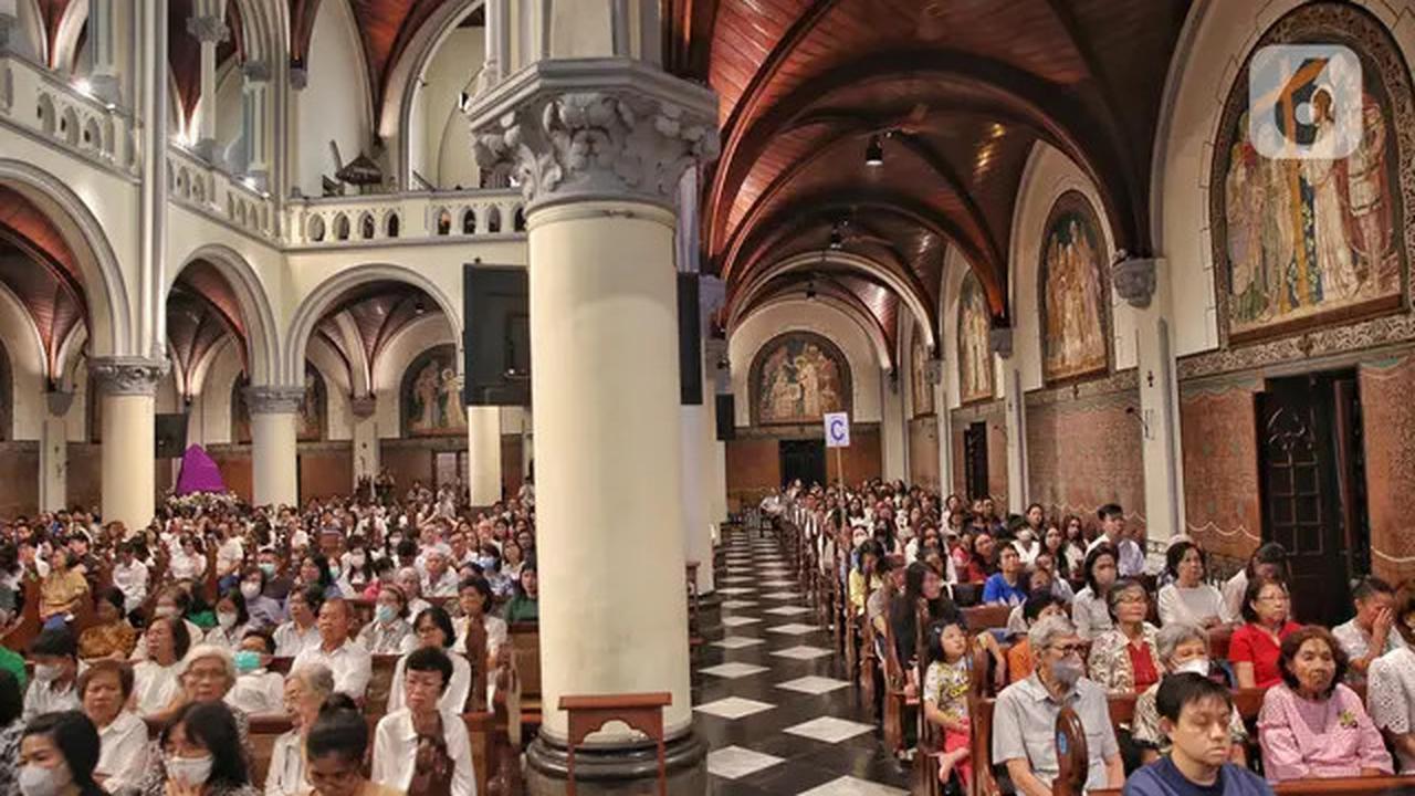 Khidmat, Pelaksanaan Misa Kamis Putih di Gereja Katedral Jakarta