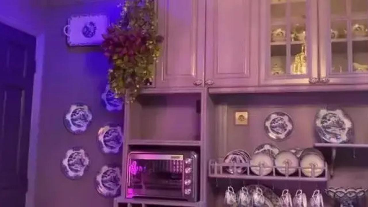 9 Potret Dapur di Rumah Mama Ala ibu Tasya dan Tasyi, Modelnya Nyentrik dan Serba Ungu