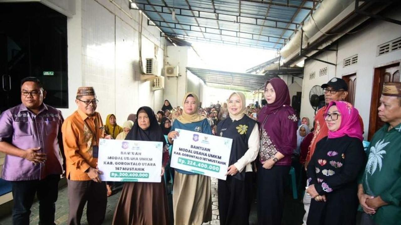 Wagub Gorontalo Salurkan Bantuan Modal Usaha UMKM, Dorong Penguatan Ekonomi Lokal