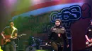 Melly Goeslaw (vokalis), Anto Hoed (basis), Aksan Sjuman (drummer), dan Nikita Dompas (gitaris) ikut meriahkan Kampung GaSS 2 bersama musisi asal Bandung lainnya. (Deki Prayoga/Bintang.com)