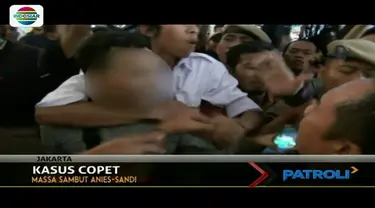 Seorang laki-laki diduga copet diamankan petugas saat pelantikan Anies-Sandi di Balai Kota Jakarta.