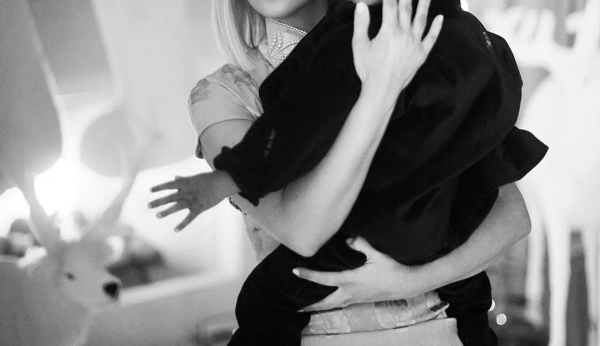 Kendati demikian, di situlah ia sudah memberikan garis. Kim tak ingin miliki lebih dari 4 anak. (instagram/kimkardashian)