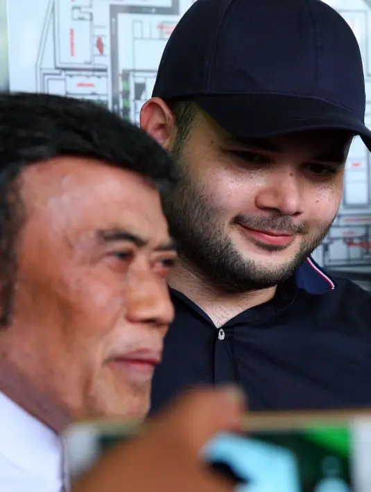 "Dan tentunya harapan saya selaku orang tua, ini akan  menjadi suatu pelajaran besar buat Ridho untuk tidak kembali lagi kesini sampai mati nanti," tutur Rhoma Irama. (Nurwahyunan/Bintang.com)