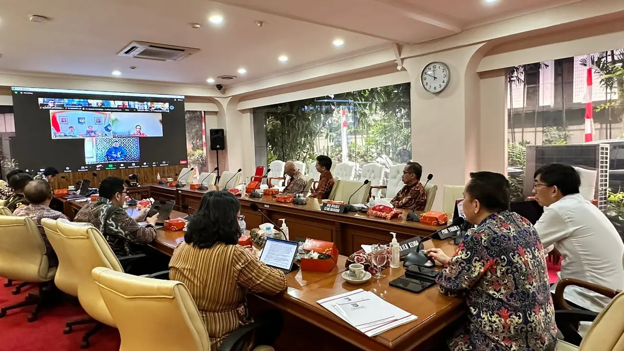 Kementerian Dalam Negeri (Kemendagri), terus menerus melakukan monitoring dan evaluasi (monev) serta asistensi dan langsung turun ke daerah mendorong percepatan realisasi Anggaran Pendapatan dan Belanja Daerah (APBD) dan penanganan inflasi (Istimewa)