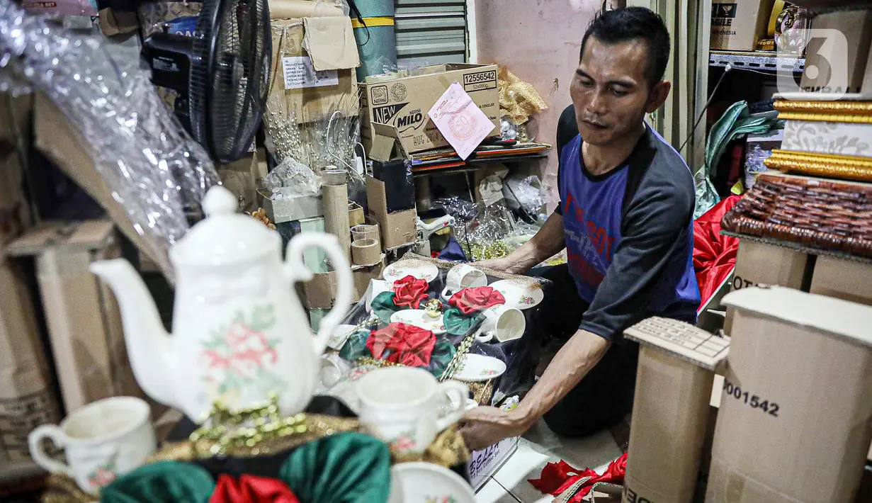 Menurut pedagang, menjelang Natal memang kerap ada peningkatan pesanan. (Liputan6.com/Faizal Fanani)