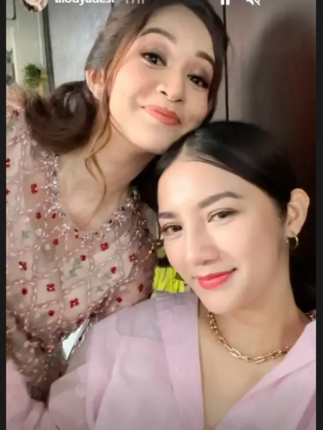 Faradilla Yoshi dan Bryan Mckenzie gelar tasyakuran 4 bulanan dan gender reveal calon anaknya