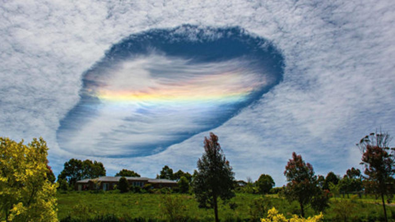 Fotografer Australia abadikan fenomena lubang awan yang langka