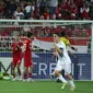 Reaksi kecewa para pemain Timnas Indonesia U-23 setelah kebobolan gol kedua lewat gol bunuh diri Pratama Arhan (kiri) saat menghadapi Uzbekistan U-23 pada laga semifinal Piala Asia U-23 2024 di Abdullah bin Khalifa Stadium, Doha, Qatar, Senin (29/4/2024). (AFP/Karim Jaafar)