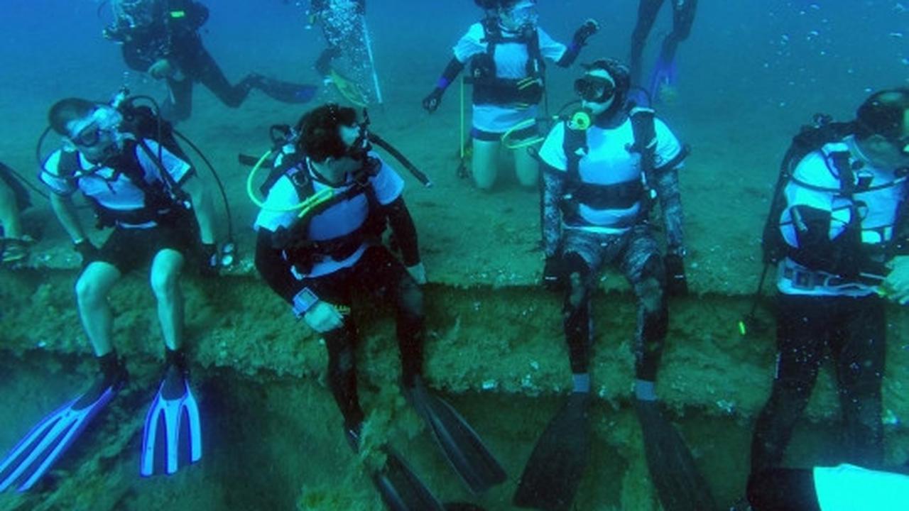 Mengunjungi Kapal MZ Zenobia di bawah laut Siprus
