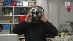Sebuah helm diciptakan seorang kolektor benda seni untuk mencoba melihat seperti sudut mata serangga.