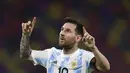 Penyerang Argentina, Lionel Messi berselebrasi usai mencetak gol ke gawang Chile dalam laga Kualifikasi Piala Dunia 2022 zona CONMEBOL, di Santiago del Estero, Argentina, Jumat (4/6/2021). Kedua tim harus puas bermain imbang 1-1. (Juan Mabromata, Pool via AP)