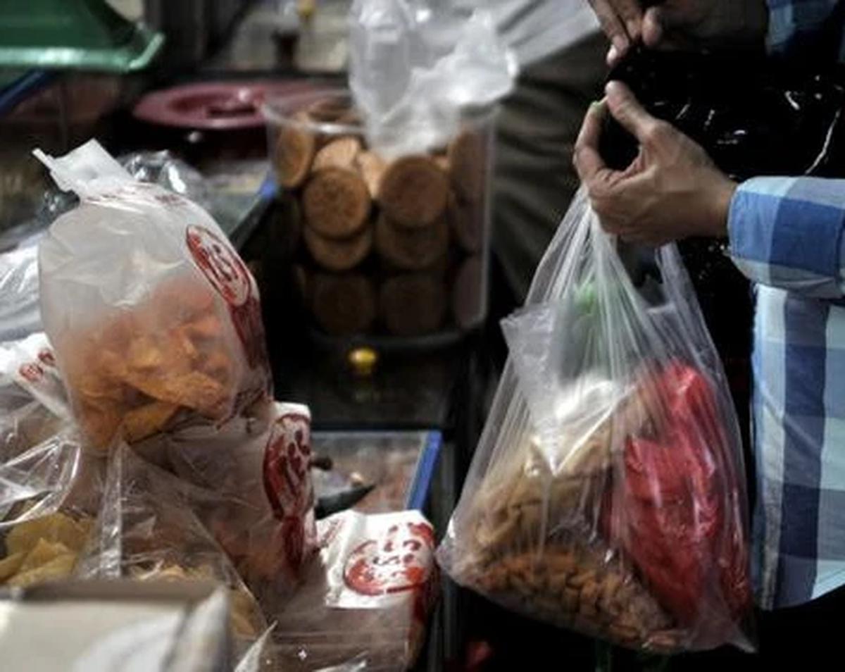 Harga Plastik Naik 80%, Pemerintah Putar Otak Cari Cara Mitigasi