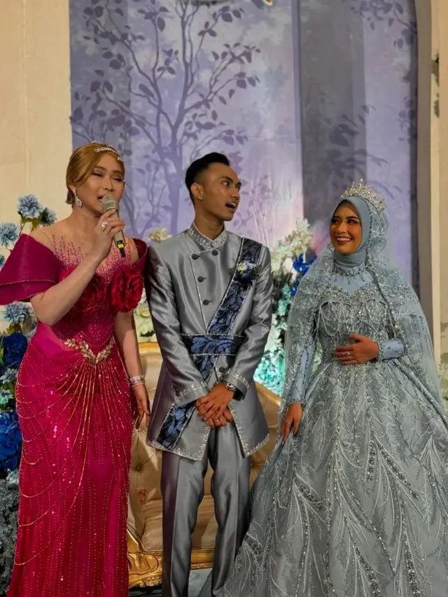 Potret Inul Daratista tampil di acara pernikahan anak Sultan Pamekasan Madura (Sumber: Instagram/inul.d)