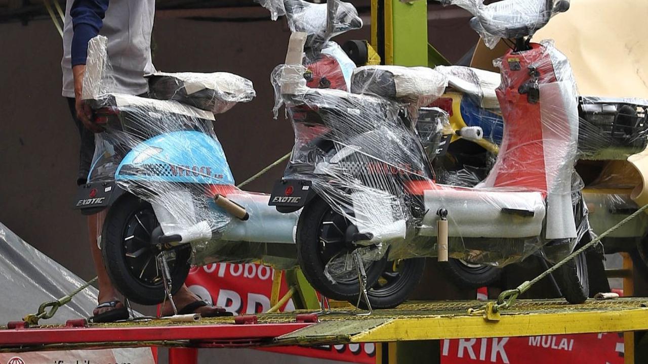 FOTO: Sepeda Motor Listrik Masih Sepi Peminat Meski Sudah Disubsidi