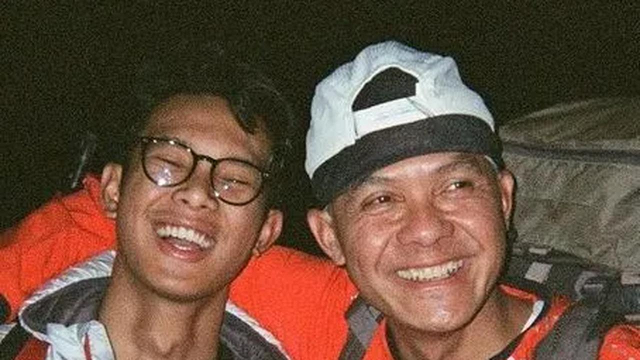 Pemuda yang memiliki hobi Traveling ini, juga pernah meraih penghargaan sebagai Manajemen Keuangan terbaik.<br>