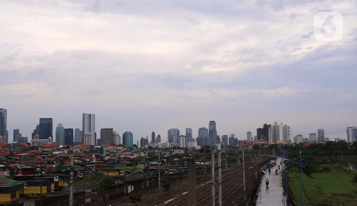 Suasana gedung bertingkat di kawasan Jakarta, Sabtu (19/3/2022). Bank Indonesia (BI) memperkirakan pertumbuhan ekonomi Indonesia akan meningkat lebih tinggi, pada kisaran 4,7 persen hingga 5,5 persen, dari pertumbuhan 3,69 persen pada 2021. (Liputan6.com/Angga Yuniar)