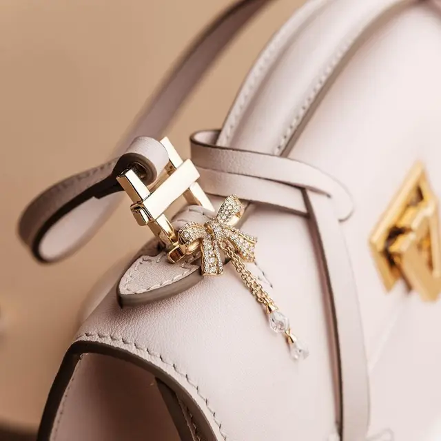 Vone World Luncurkan Koleksi Tas Eksklusif Hasil Kolaborasi dengan Heart Evangelista, Dilengkapi Bag Charm Manis!