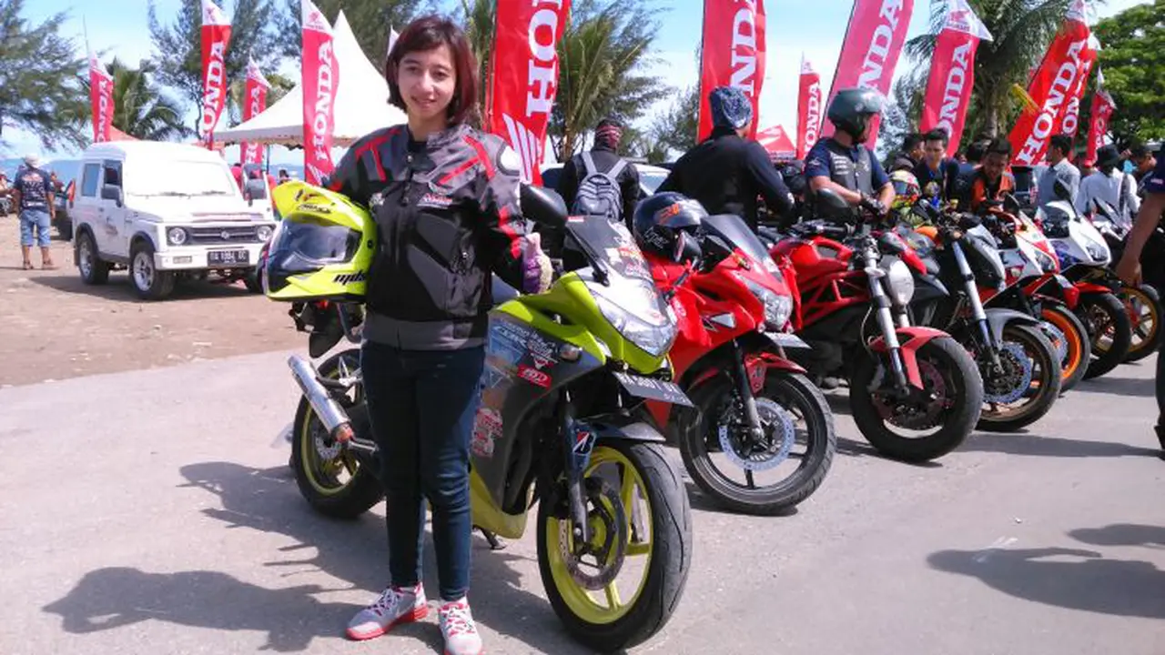 Srikandi Asal Semarang Gatel Geber CBR di Padang