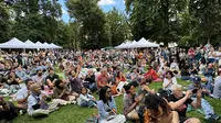 Konsulat Jenderal Republik Indonesia (KJRI) Frankfurt bekerja sama dengan Weltkulturen Museum menggelar Indonesia Summerfest di Metzlerpark, Frankfurt, Sabtu (13/7/2024). (Bola.com/Dok. KJRI Frankfurt)
&nbsp;