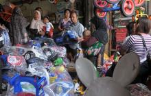 Berkah Lebaran, omzet pedagang mainan di Pasar Gembrong meningkat