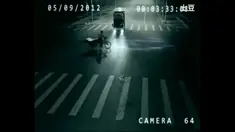 Sukar dipercaya bagaimana seorang pria lolos dari tabrakan maut seperti direkam dalam CCTV.