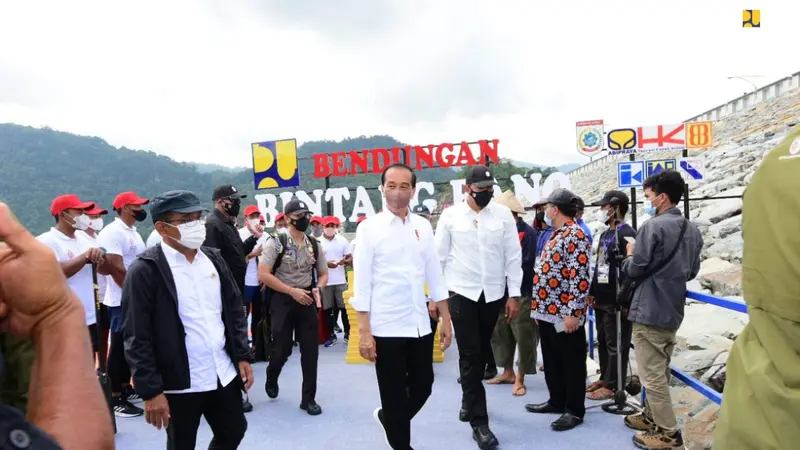 Presiden Joko Widodo (Jokowi) meresmikan Bendungan Multifungsi Bintang Bano di Kecamatan Brang Rea, Kabupaten Sumbawa Barat, NTB, Jumat (14/1/2022). (Dok. Kementerian PUPR)