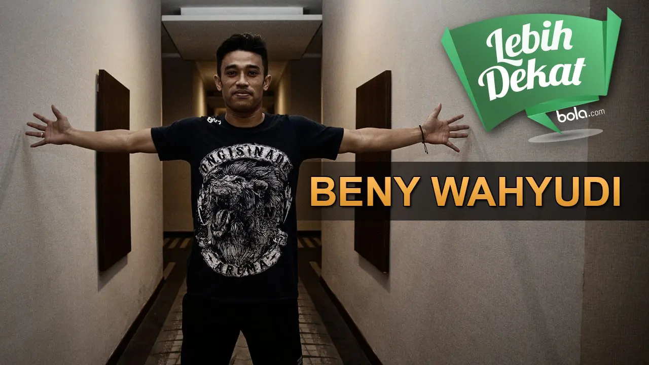 Lebih Dekat Beny Wahyudi, bek sayap Arema Cronus. (Bola.com/ Foto: Vitalis Yogi Trisna-Grafis Adreanus Titus).