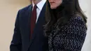 Belum lama ini pihak kerajaan mengumumkan soal kehamilan ketiga Kate. Sebagai suami, akhirnya Pangeran William buka suara soal keadaan istrinya yang memang mengalami Morning Sick seperti wanita hamil pada umumnya. (AFP)