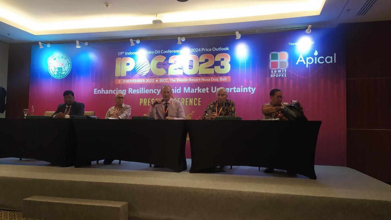 “Tidak hanya di Indonesia, namun kebijakan EUDR akan berdampak kepada lebih dari 3 juta petani sawit di seluruh dunia,”