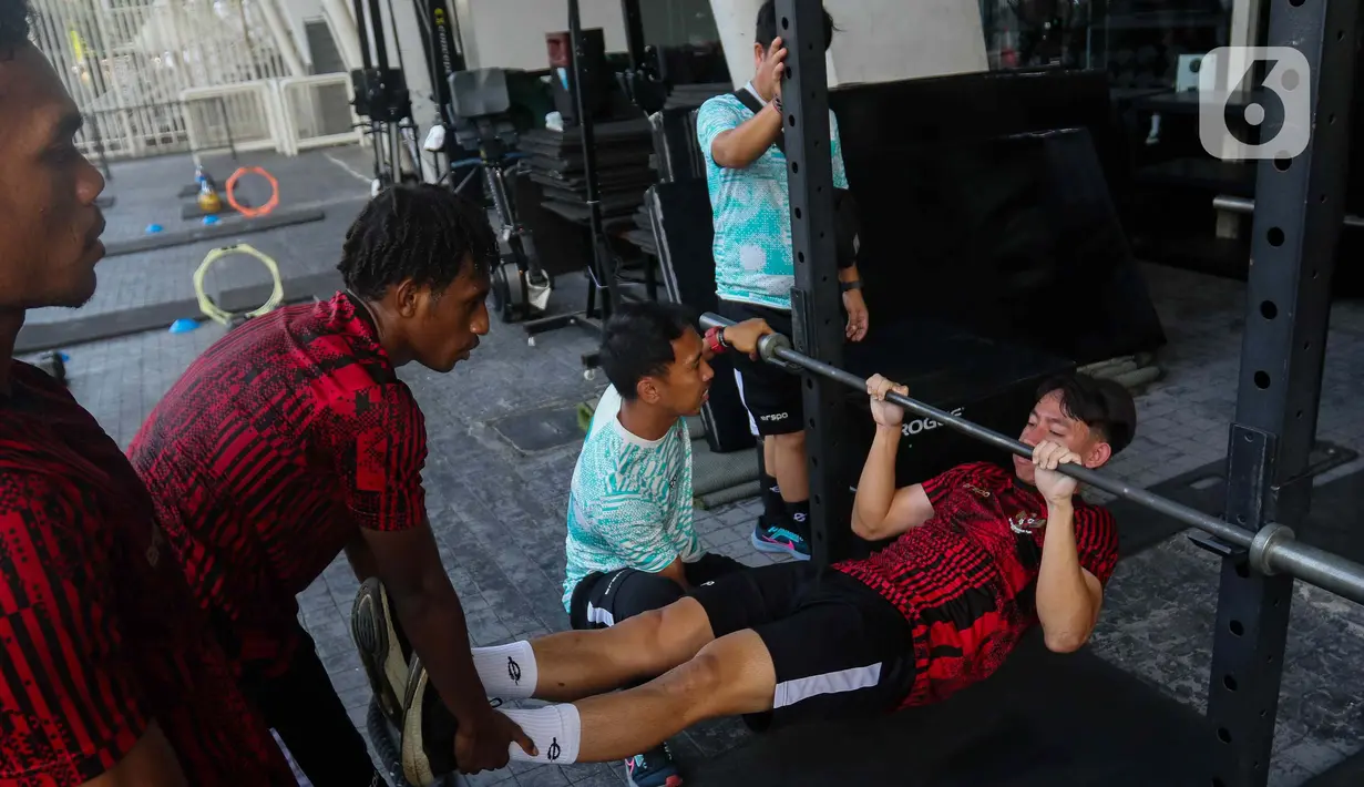 Sebanyak 30 pesepak bola muda Indonesia mengikuti latihan ini. (Liputan6.com/Herman Zakharia)