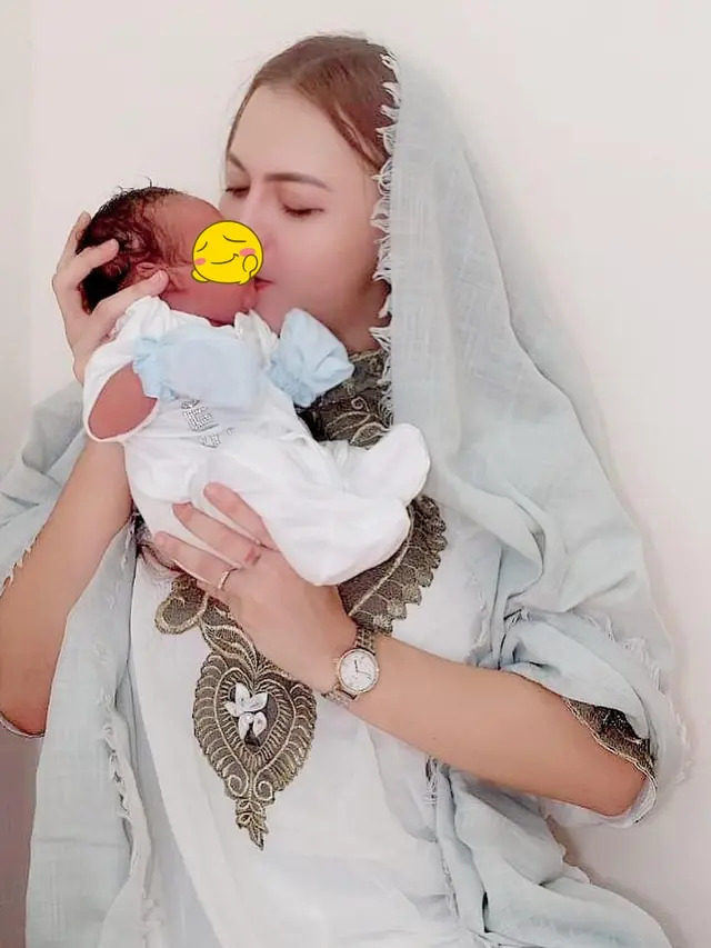 6 Momen Akikah Anak Ratu Rizky Nabilla, Tanpa Dihadiri Alfath Fathier