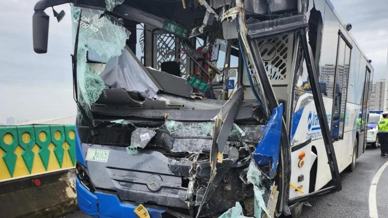 Kronologi Bus Transjakarta Adu Banteng di Koridor 13 Cipulir, Buntut Sopir Tertidur Kendaraan Masuk Jalur Sebelah