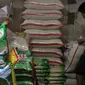 Rata-rata kenaikan harga beras di pasar Cibubur Jakarta sekitar Rp2.000,- per liternya. (Liputan6.com/Herman Zakharia)