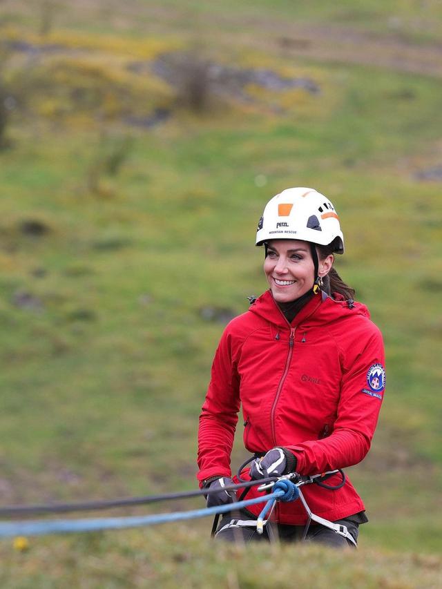 Luwesnya Kate Middleton Merayap di Tebing Batu Bareng Pangeran William