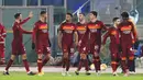 Pemain AS Roma Riccardo Calafiori (ketiga kanan) merayakan bersama rekan satu timnya usai dia mencetak gol ke gawang Young Boys pada pertandingan Grup A Liga Europa di Olympic Stadium, Roma, Italia, Kamis (3/12/2020). AS Roma mengalahkan Young Boys 3-1. (AP Photo/Andrew Medichini)