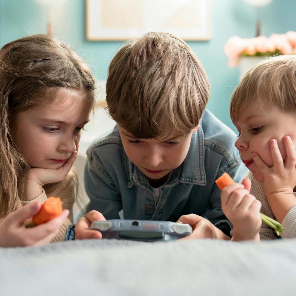 ilustrasi screen time pada anak