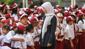 DPR Usul Gaji Guru Minimal Rp 5 Juta