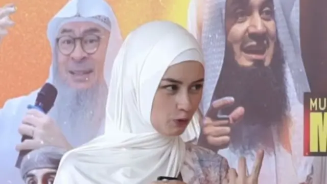 5 Potret Kimberly Ryder Tampil Berhijab, Tampilan Syar'i yang Elegan (credit: instagram.com/kimbrlyryder).