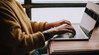 Ilustrasi Laptop/https://unsplash.com/Christin Hume